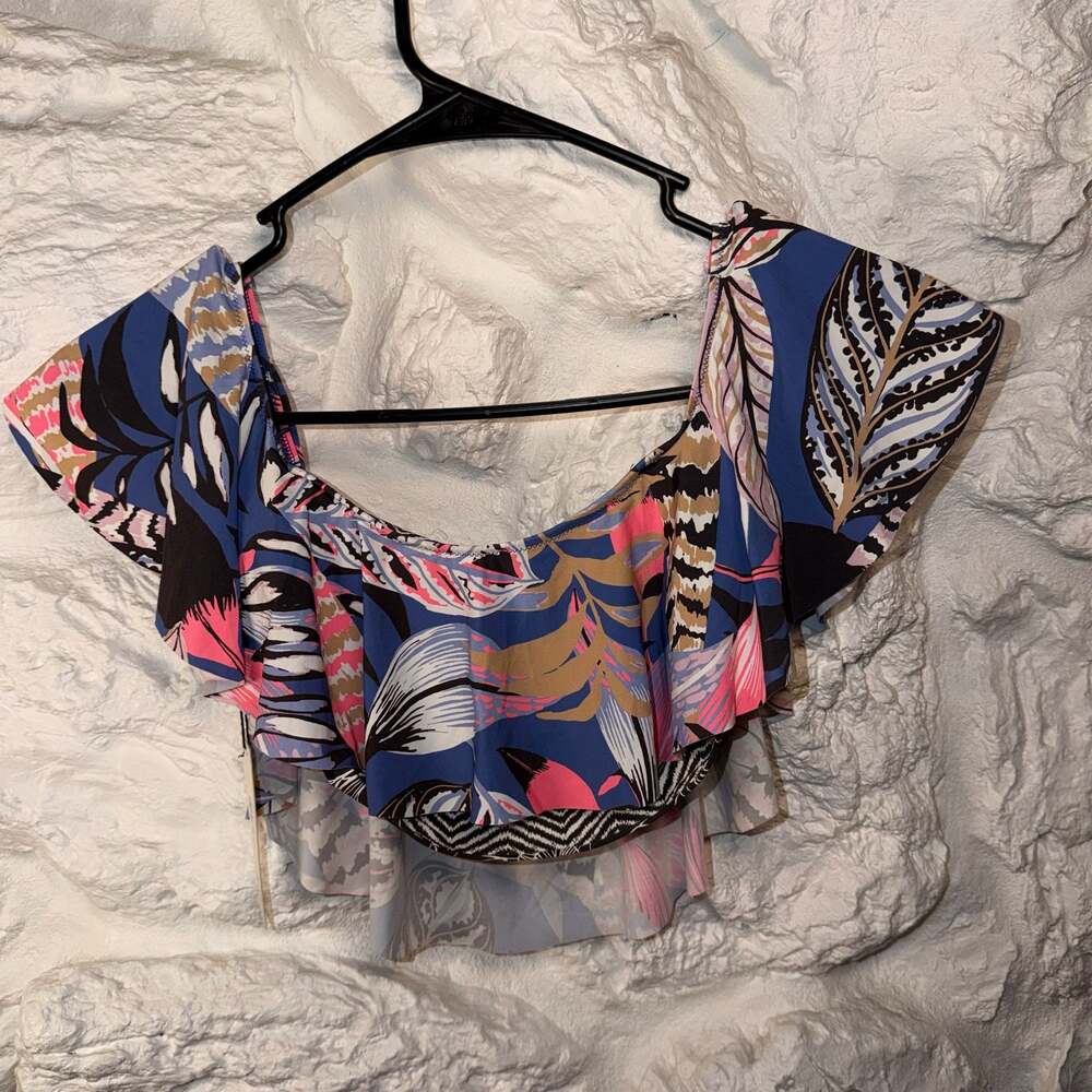 Unsubscribed Ruffle Scoop Bikini Top in Tropical Leaf Print